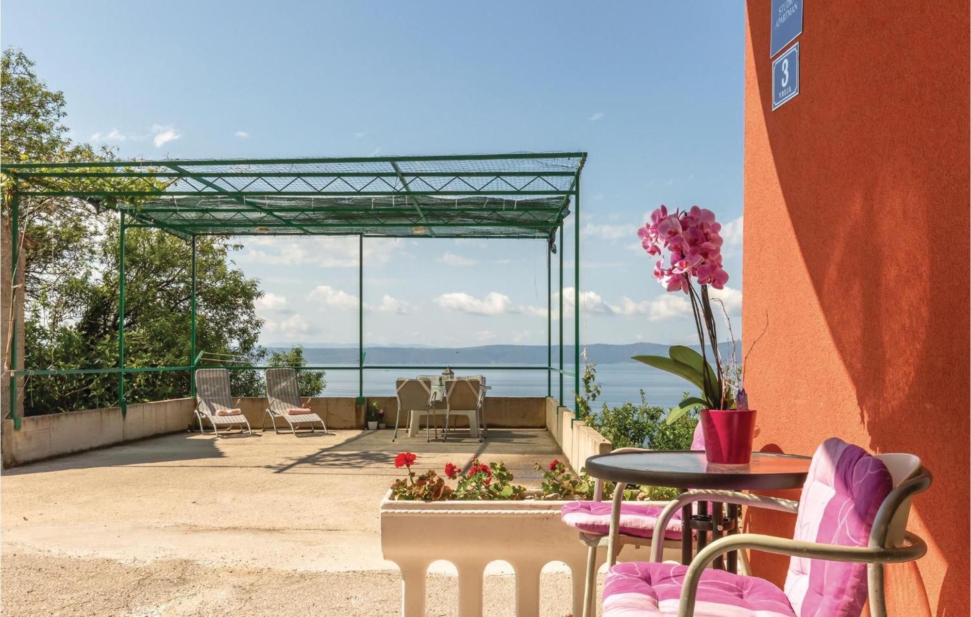 Awesome Home In Podgora With Kitchen Ngoại thất bức ảnh