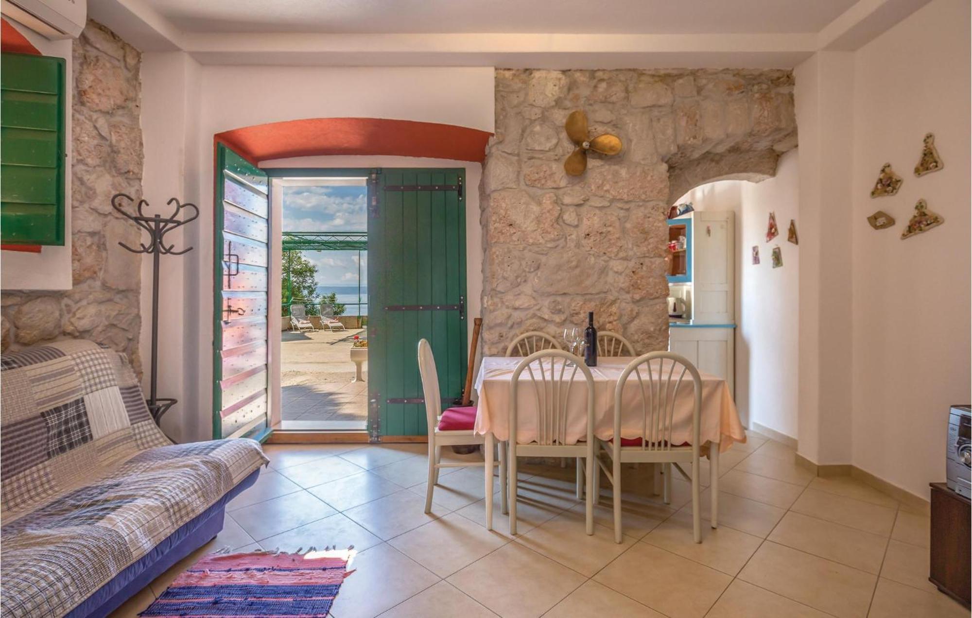 Awesome Home In Podgora With Kitchen Ngoại thất bức ảnh