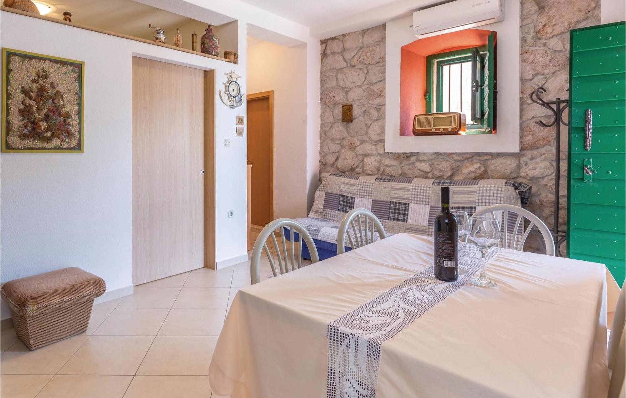 Awesome Home In Podgora With Kitchen Ngoại thất bức ảnh