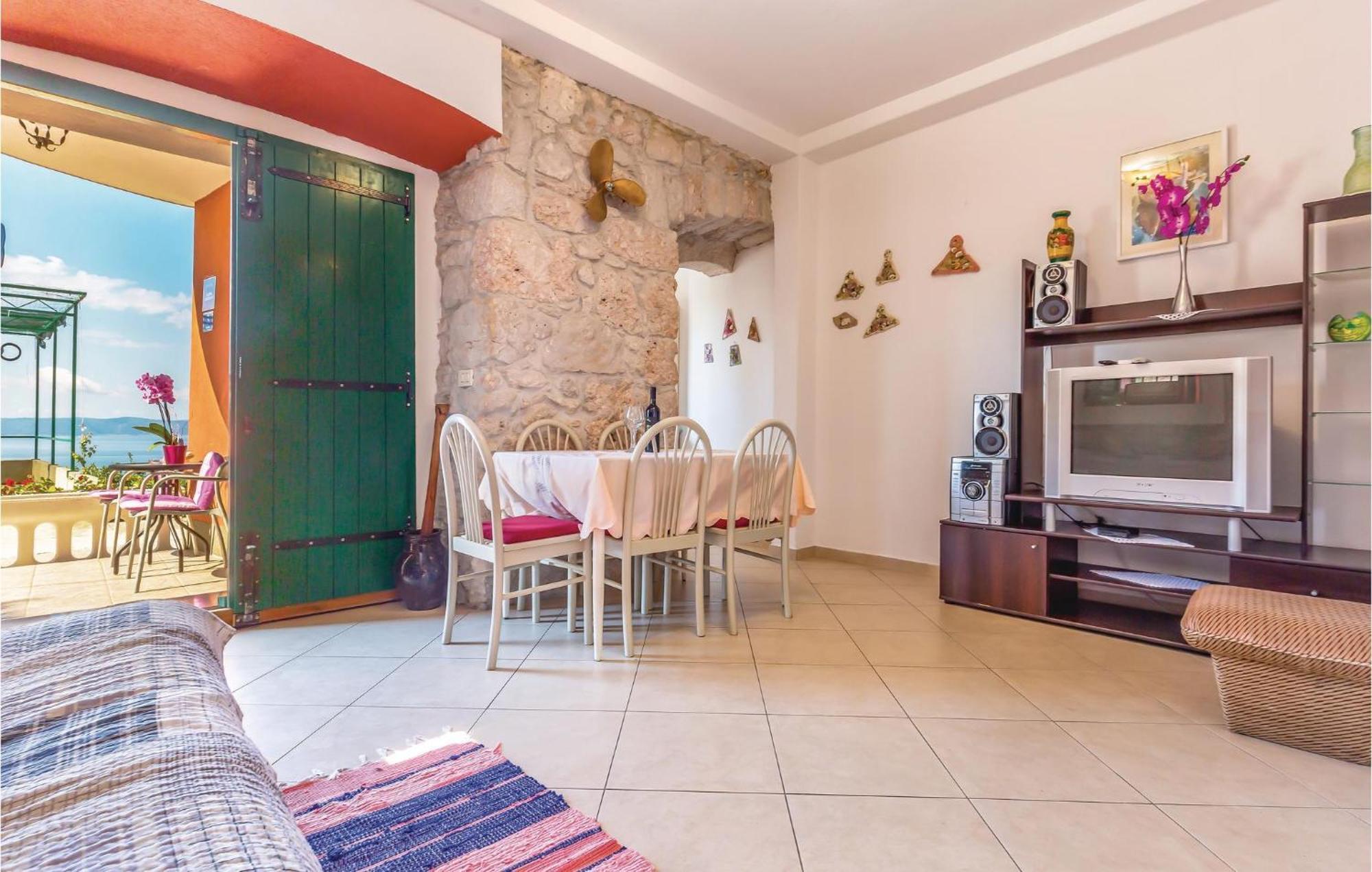 Awesome Home In Podgora With Kitchen Ngoại thất bức ảnh