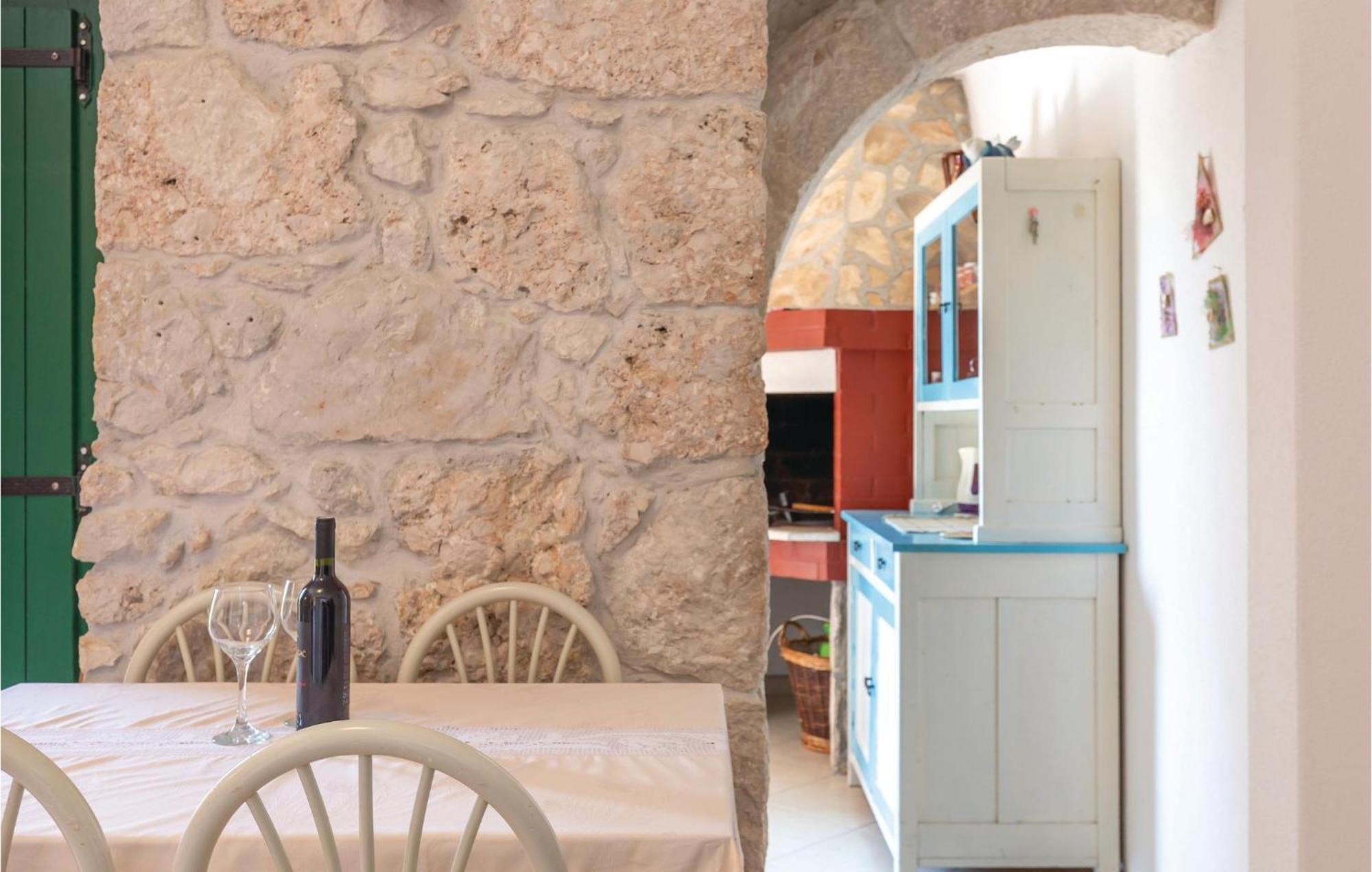 Awesome Home In Podgora With Kitchen Ngoại thất bức ảnh