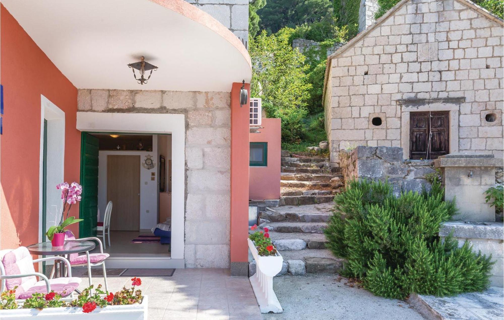 Awesome Home In Podgora With Kitchen Ngoại thất bức ảnh