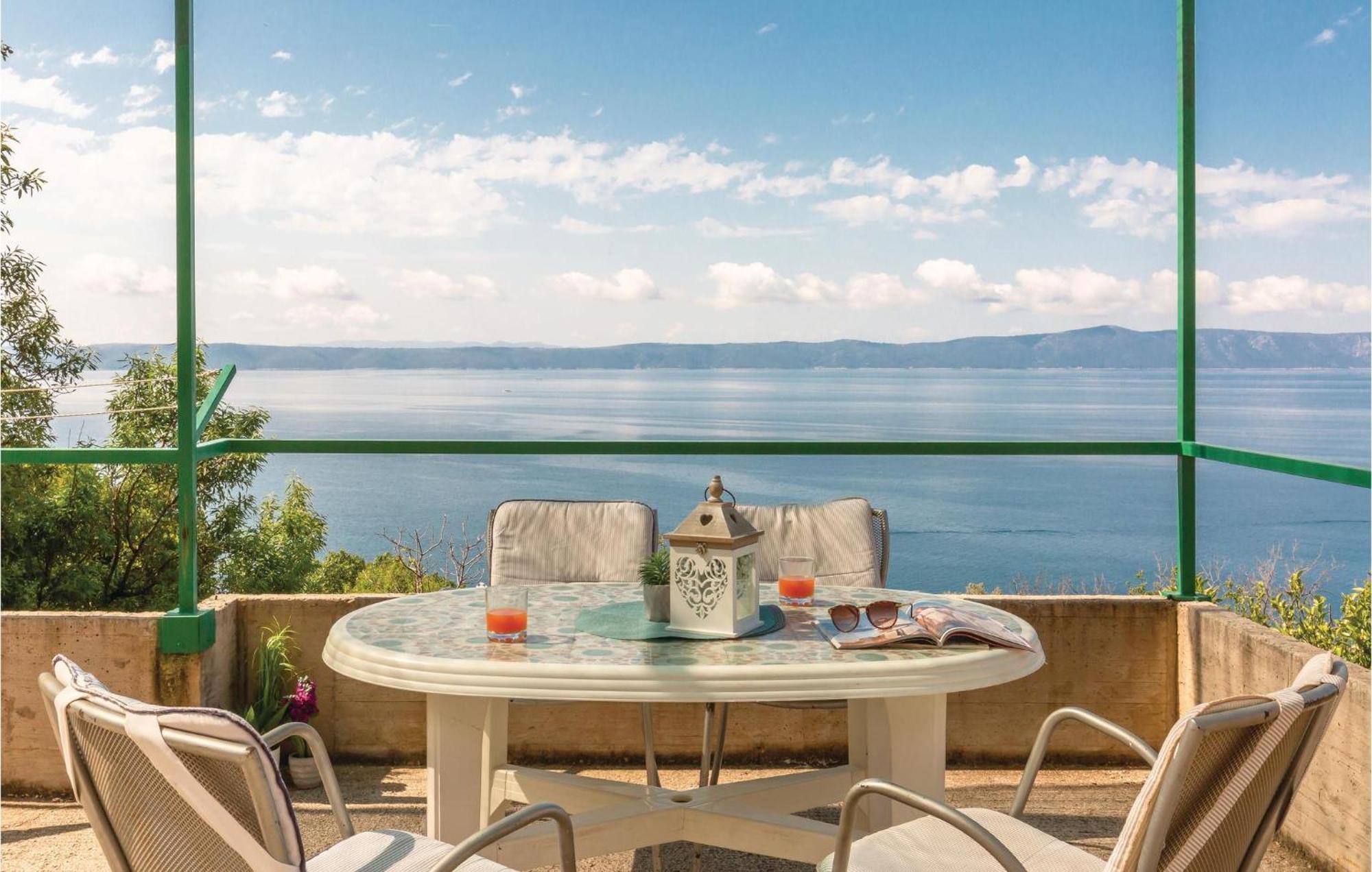 Awesome Home In Podgora With Kitchen Ngoại thất bức ảnh
