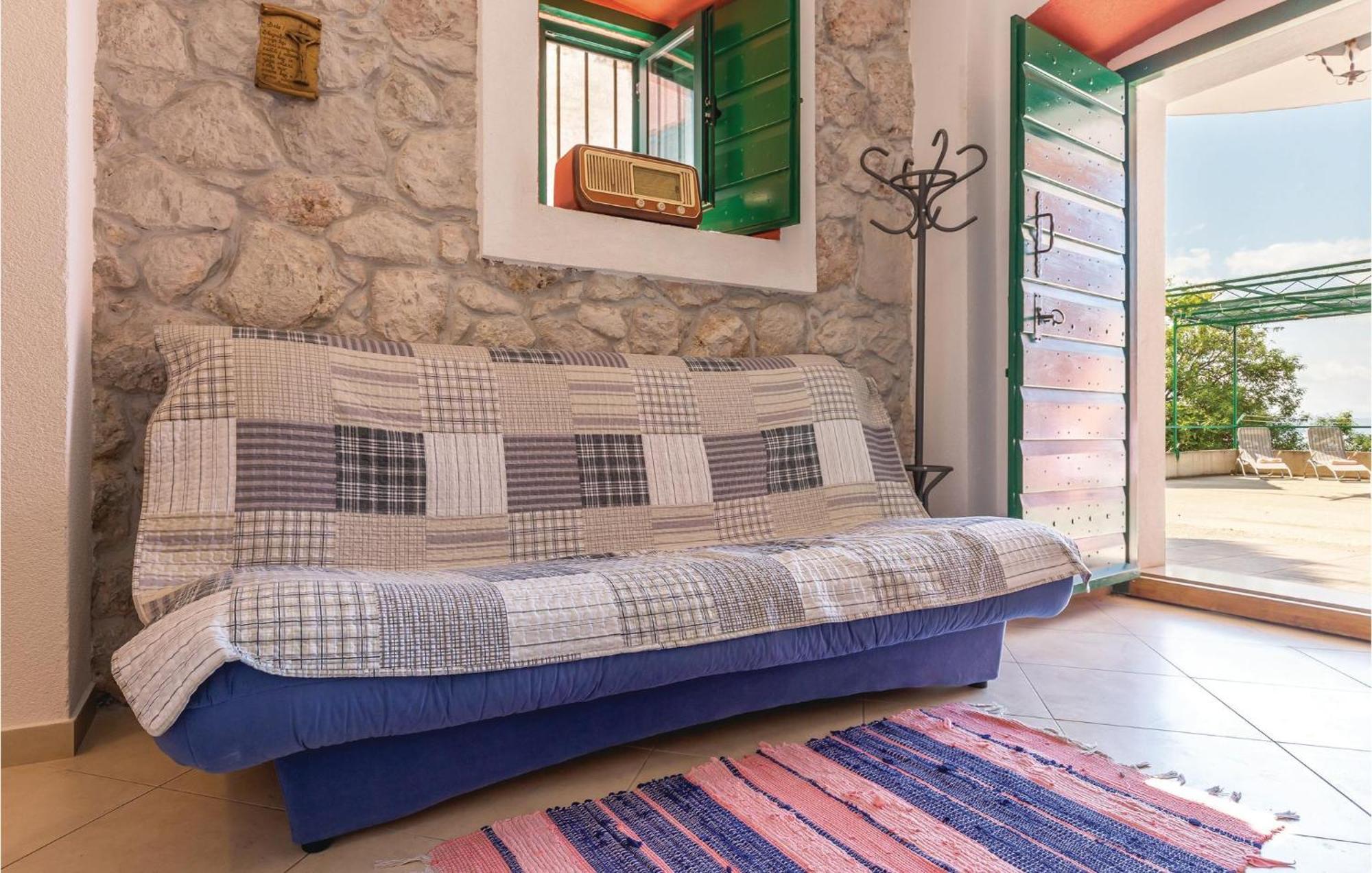 Awesome Home In Podgora With Kitchen Ngoại thất bức ảnh